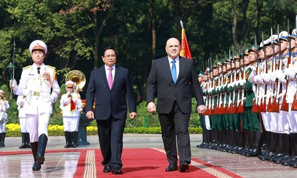 PM hosts official welcome ceremony for visiting Russian counterpart